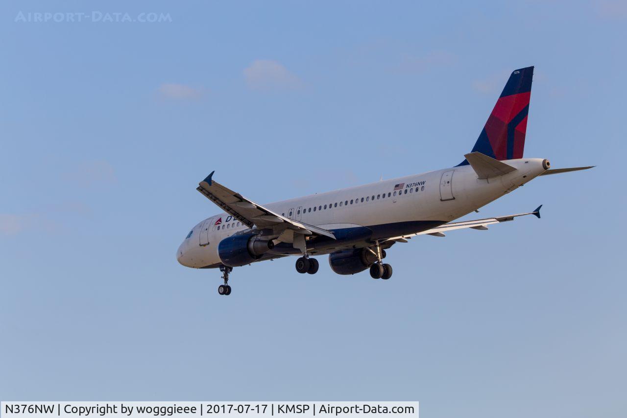 N376NW, 2002 Airbus A320-212 C/N 1812, A320 Landing 12R