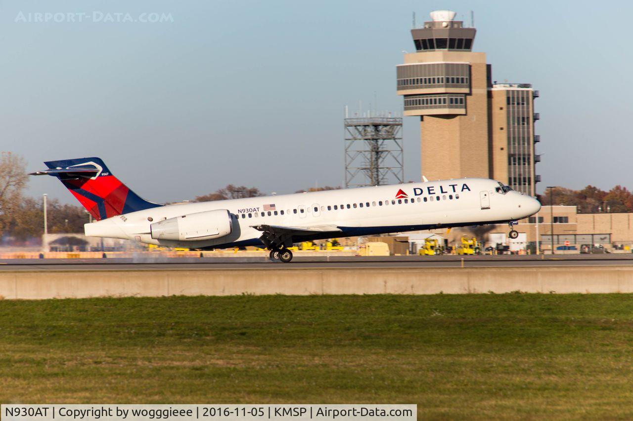 N930AT, 2000 Boeing 717-200 C/N 55072, Delta landing 12R