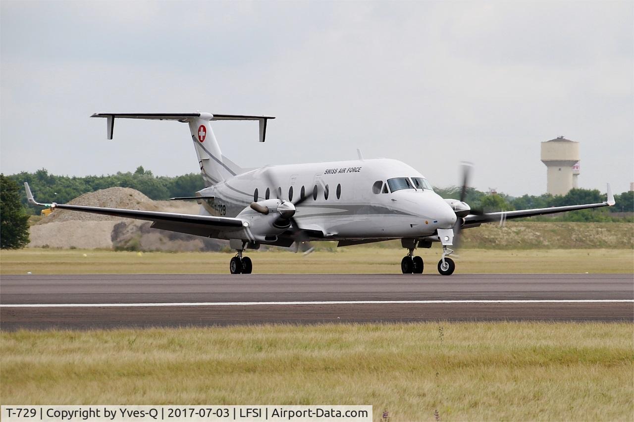 T-729, 1997 Beech 1900D C/N UE-288, Swiss Air Force Beech 1900D, U-Turn rwy 29, St Dizier-Robinson Air Base 113 (LFSI) Open day 2017