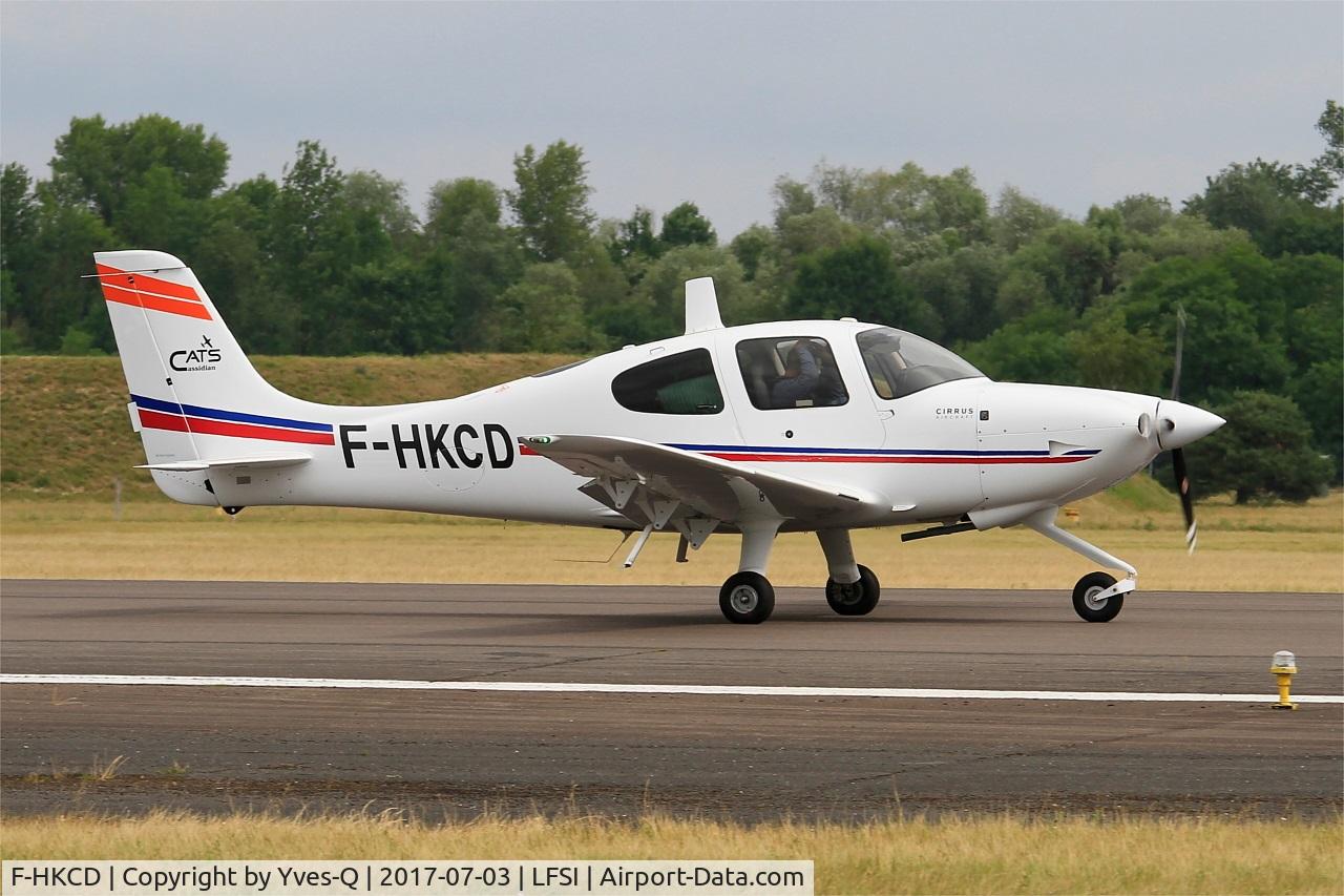 F-HKCD, Cirrus SR20 C/N 2186, Cirrus SR20, Taxiing to holding point, St Dizier-Robinson Air Base 113 (LFSI) Open day 2017