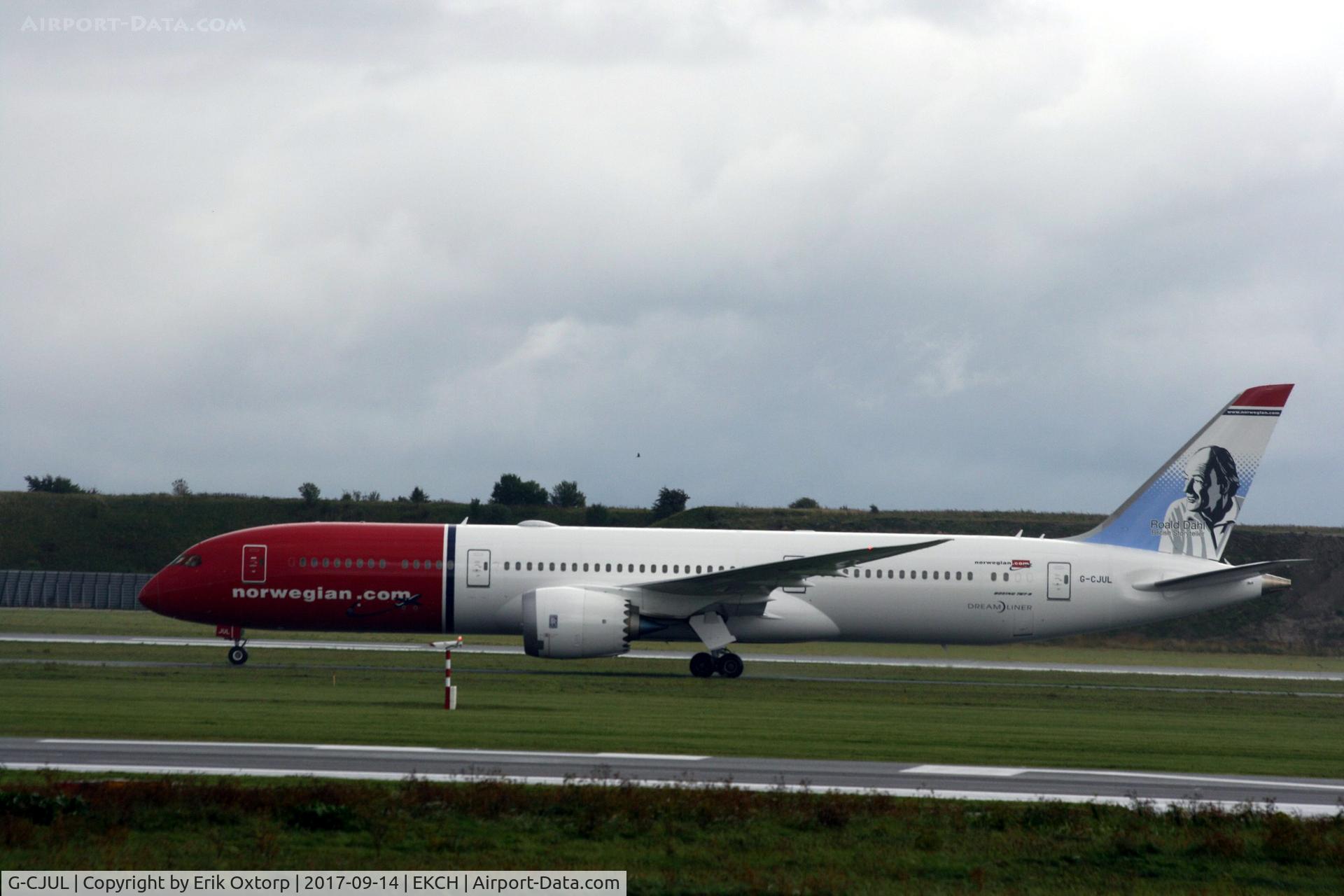 G-CJUL, 2017 Boeing 787-9 Dreamliner C/N 38779, G-CJUL taxing to the gate