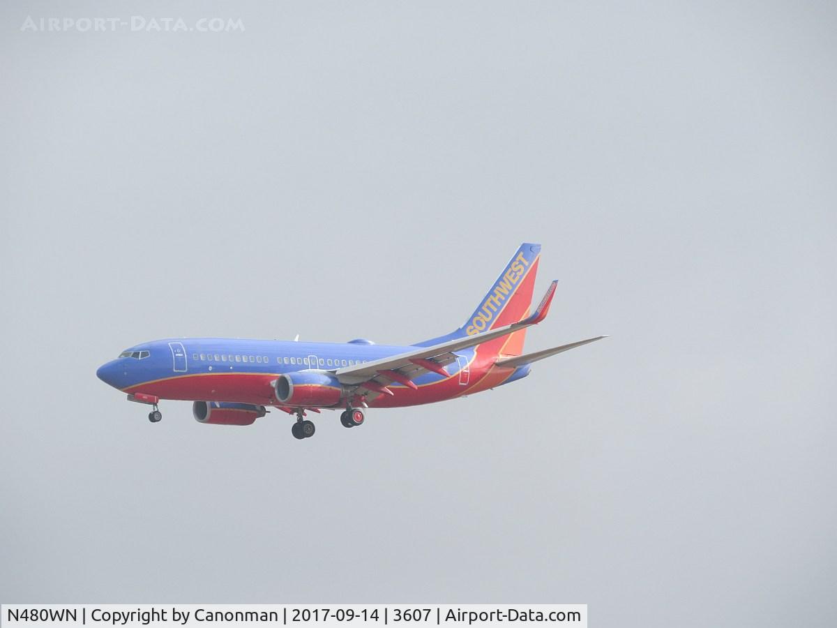 N480WN, 2004 Boeing 737-7H4 C/N 33998, Landing