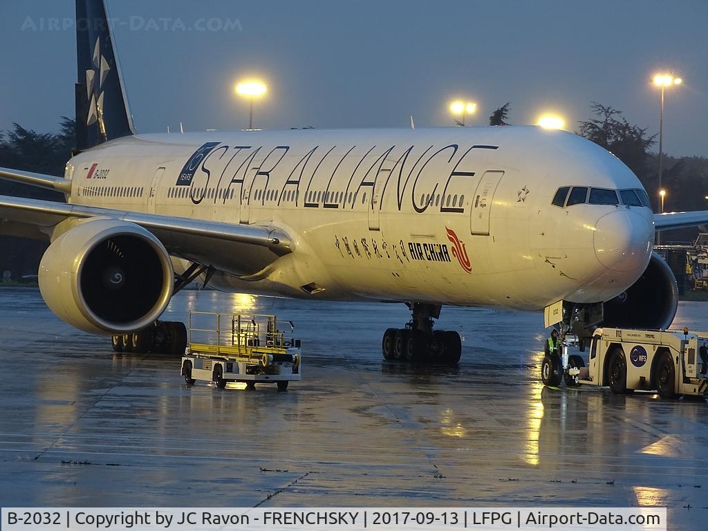 B-2032, 2012 Boeing 777-39L/ER C/N 38671, Air China (Star Alliance Livery) at CDG terminal 1, CA934 destination Beijing (PEK)