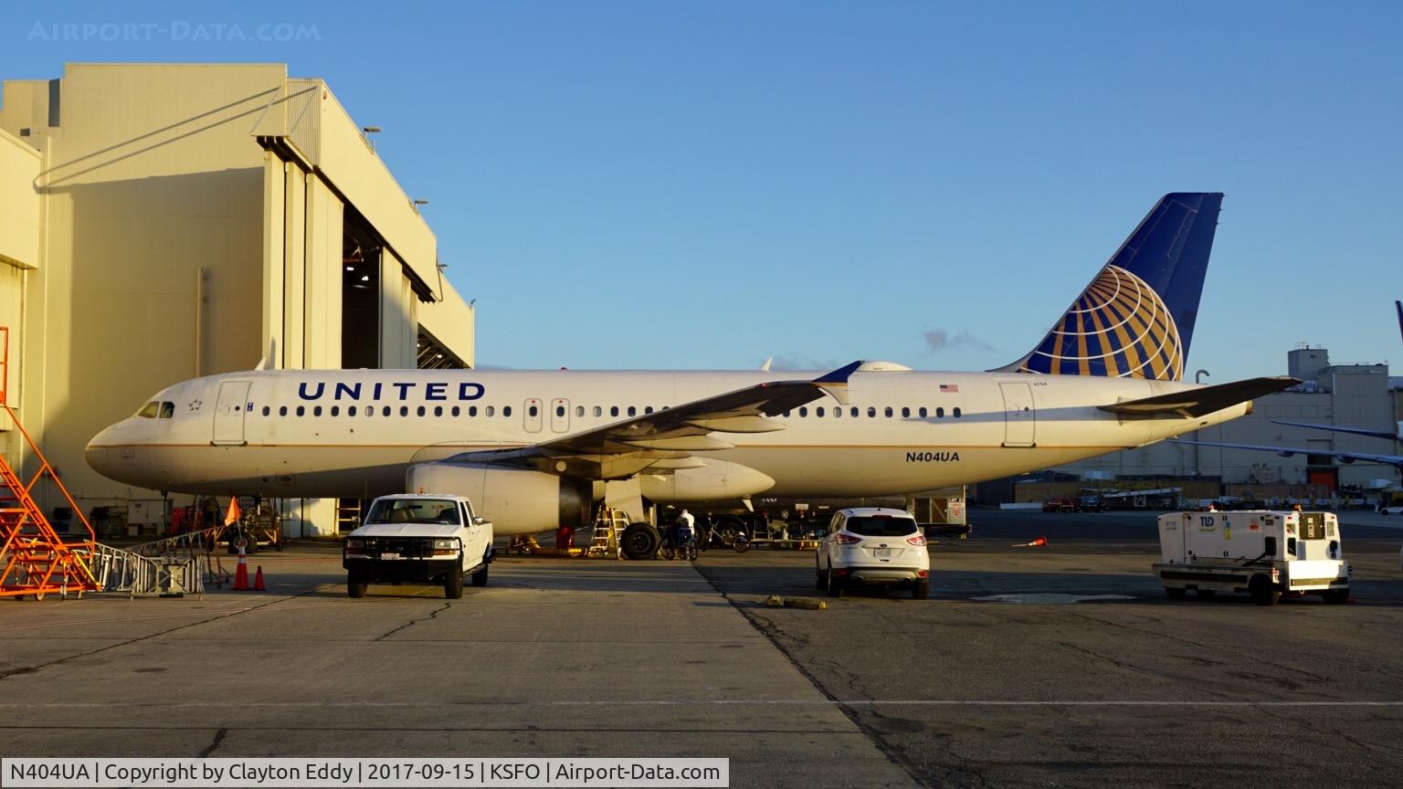 N404UA, 1993 Airbus A320-232 C/N 450, SFO 2017.