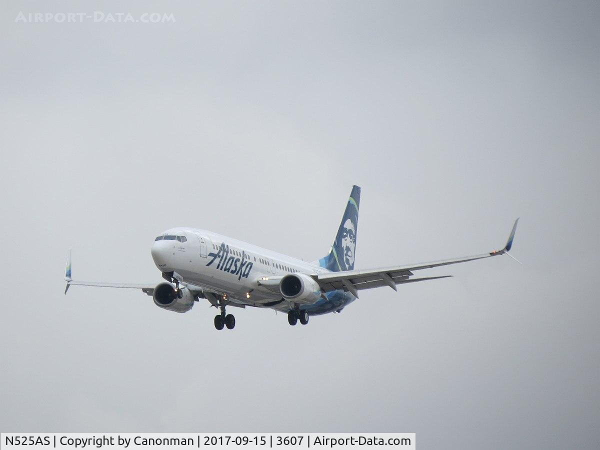 N525AS, 2009 Boeing 737-890 C/N 35692, Landing