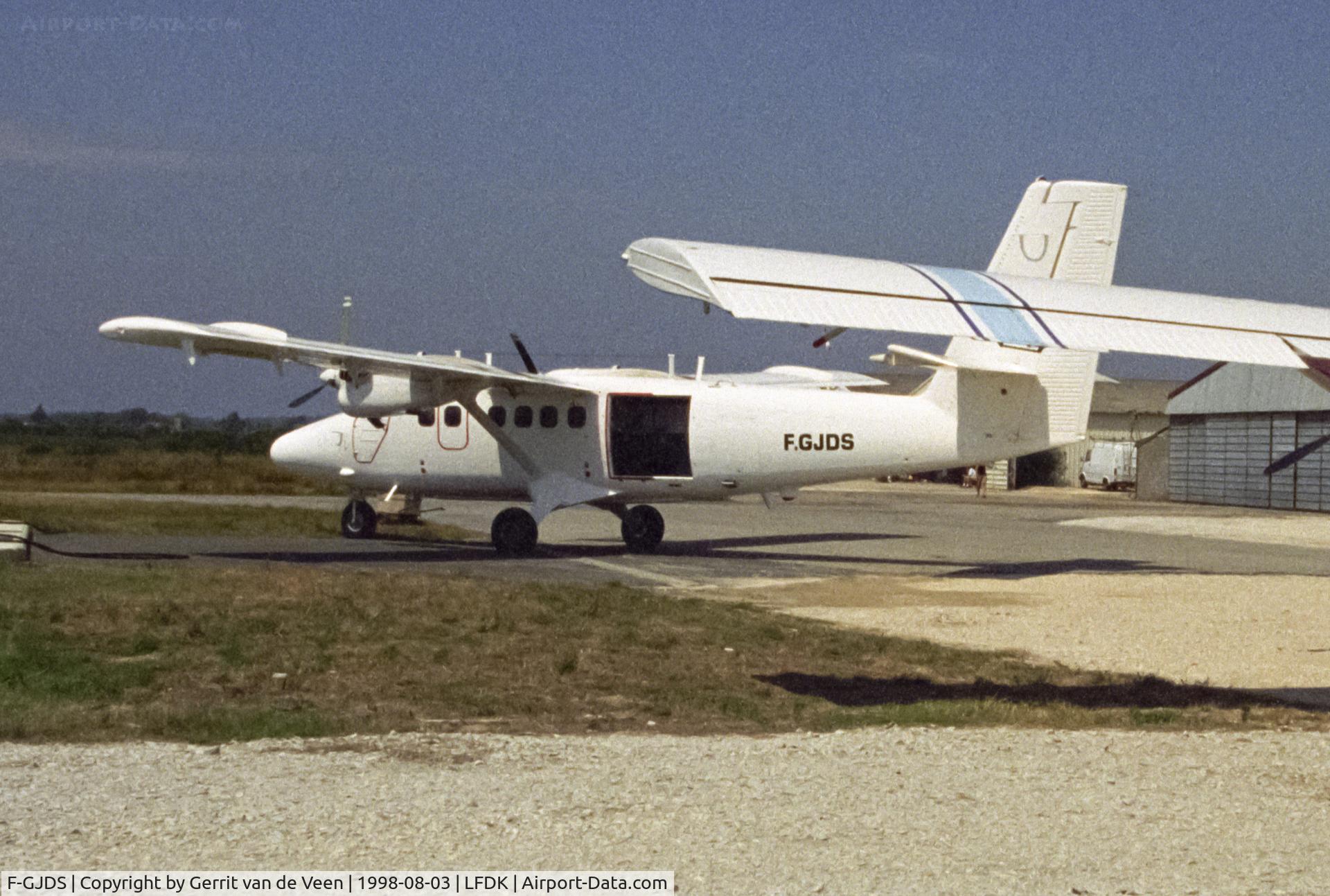 F-GJDS, 1973 De Havilland Canada DHC-6-300 Twin Otter C/N 375, distant shot at Soulac sur Mer