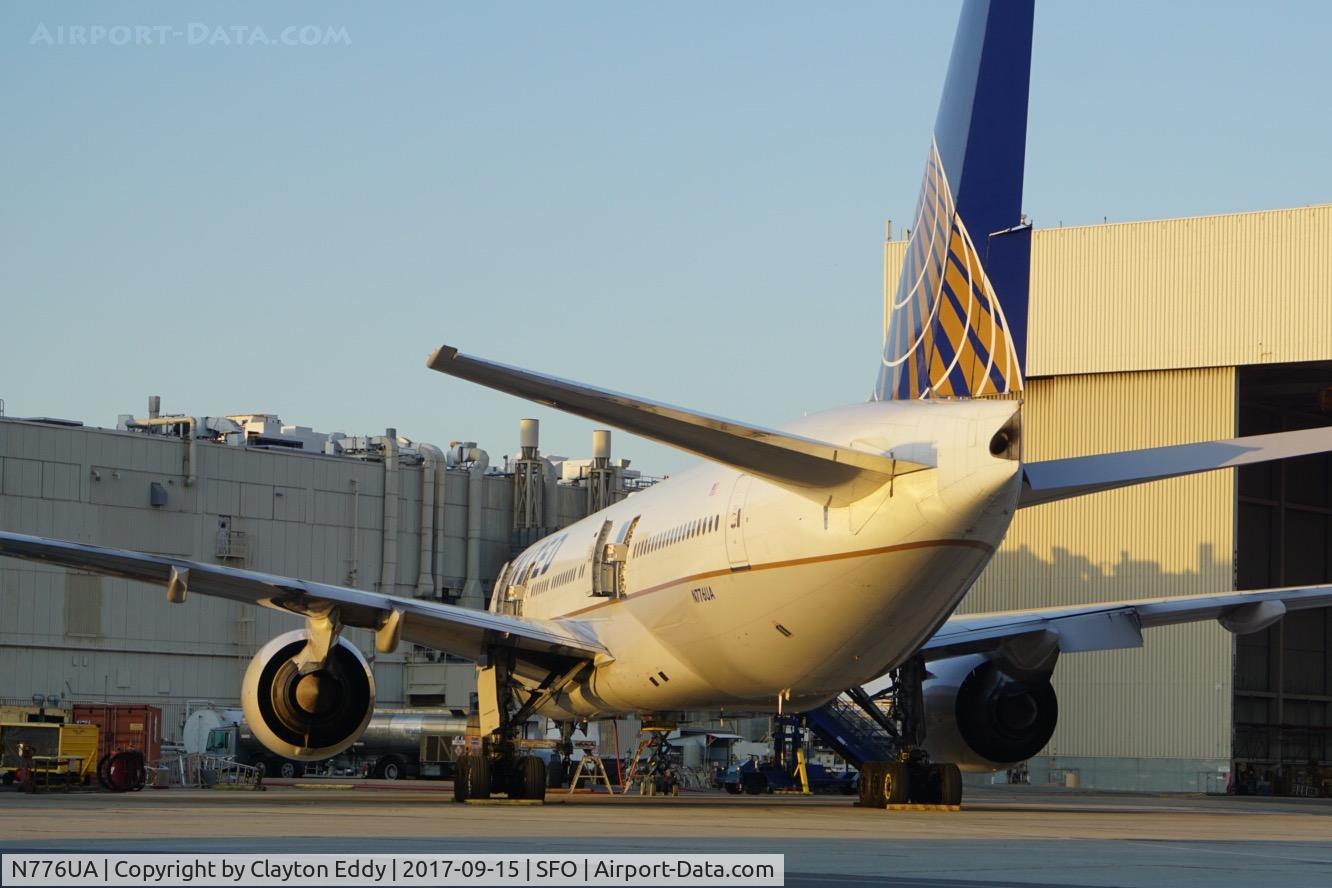 N776UA, 1996 Boeing 777-222 C/N 26937, SFO 2017.