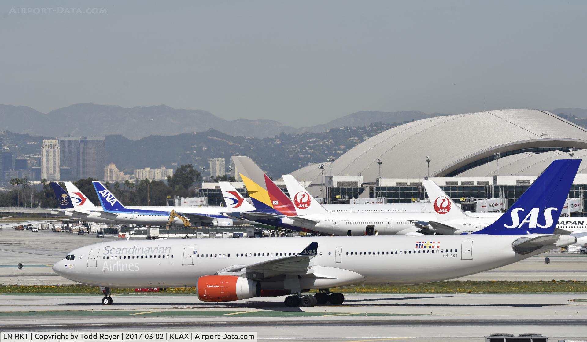 LN-RKT, 2016 Airbus A330-343E C/N 1697, Arrived at LAX on 25L