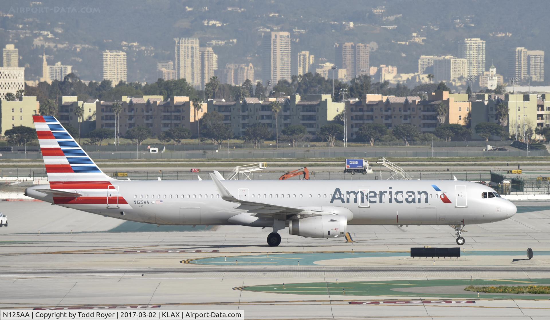 N125AA, 2014 Airbus A321-231 C/N 6272, Taxiing to gate at LAX