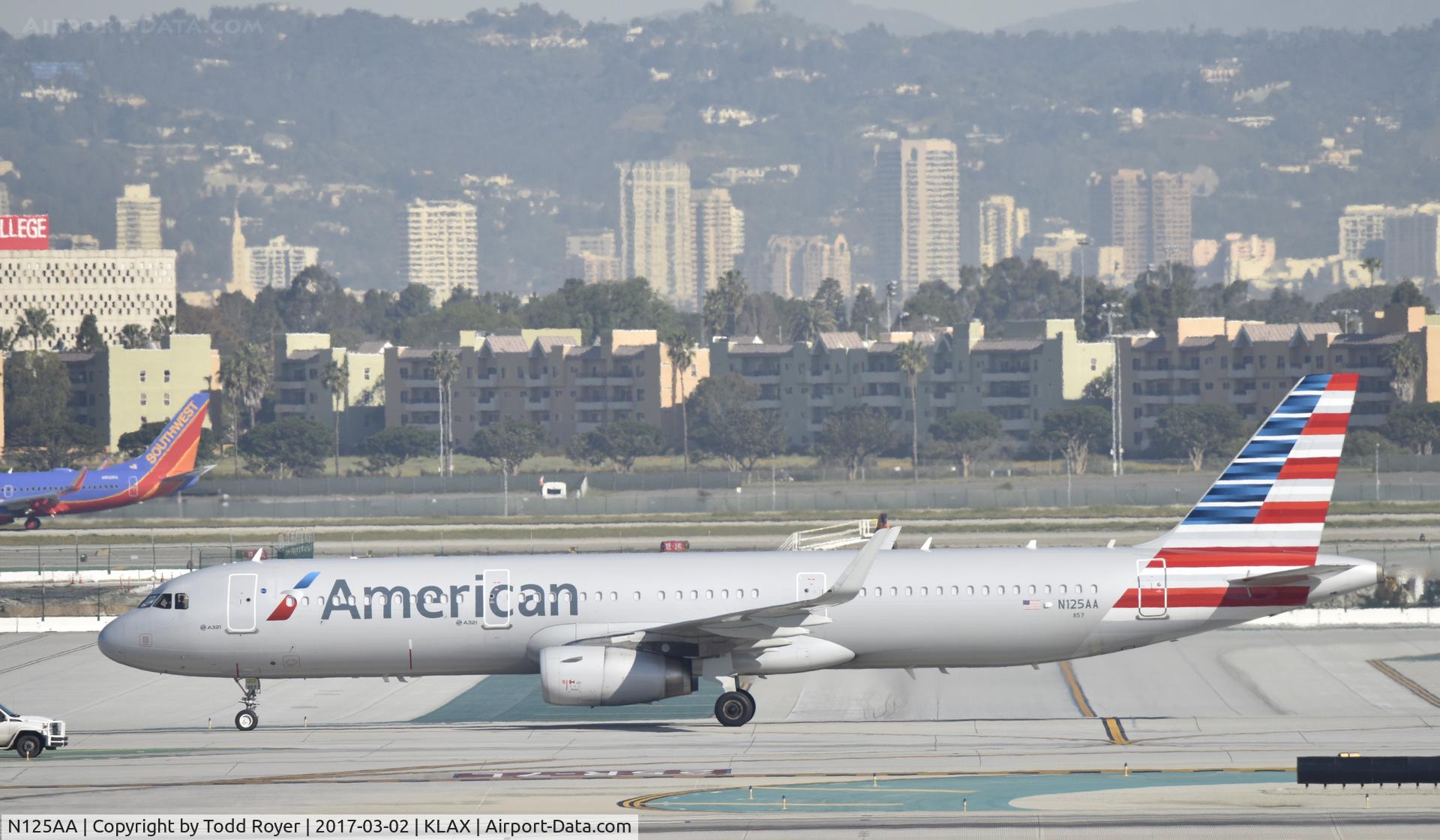N125AA, 2014 Airbus A321-231 C/N 6272, Taxiing at LAX