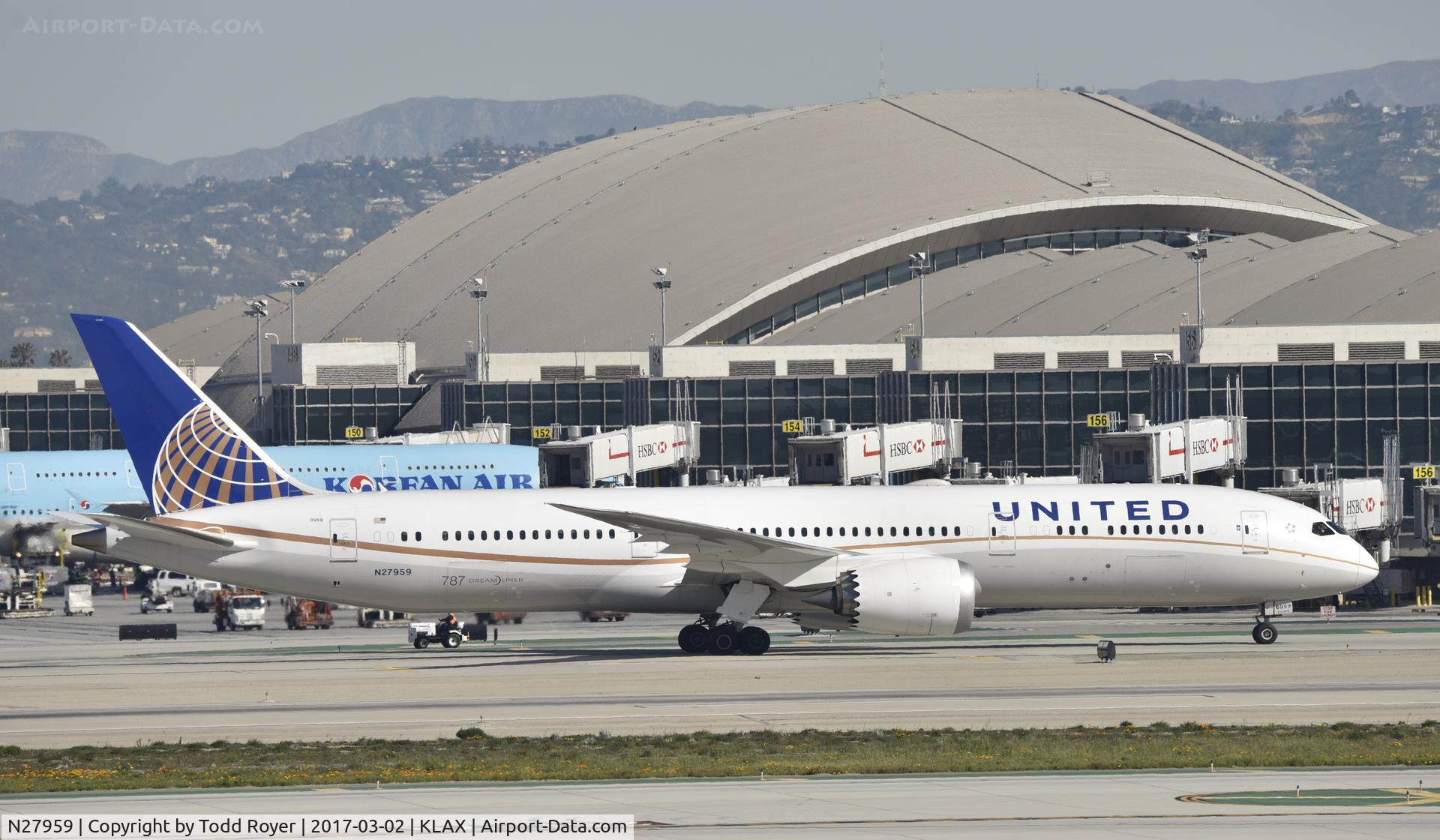 N27959, 2015 Boeing 787-9 Dreamliner C/N 36407, Taxiing to gate at LAX