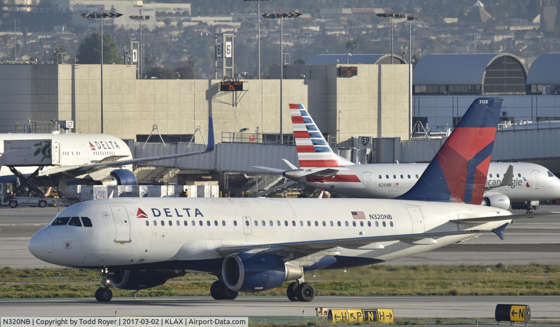 N320NB, 2000 Airbus A319-114 C/N 1392, Arrived at LAX on 25L