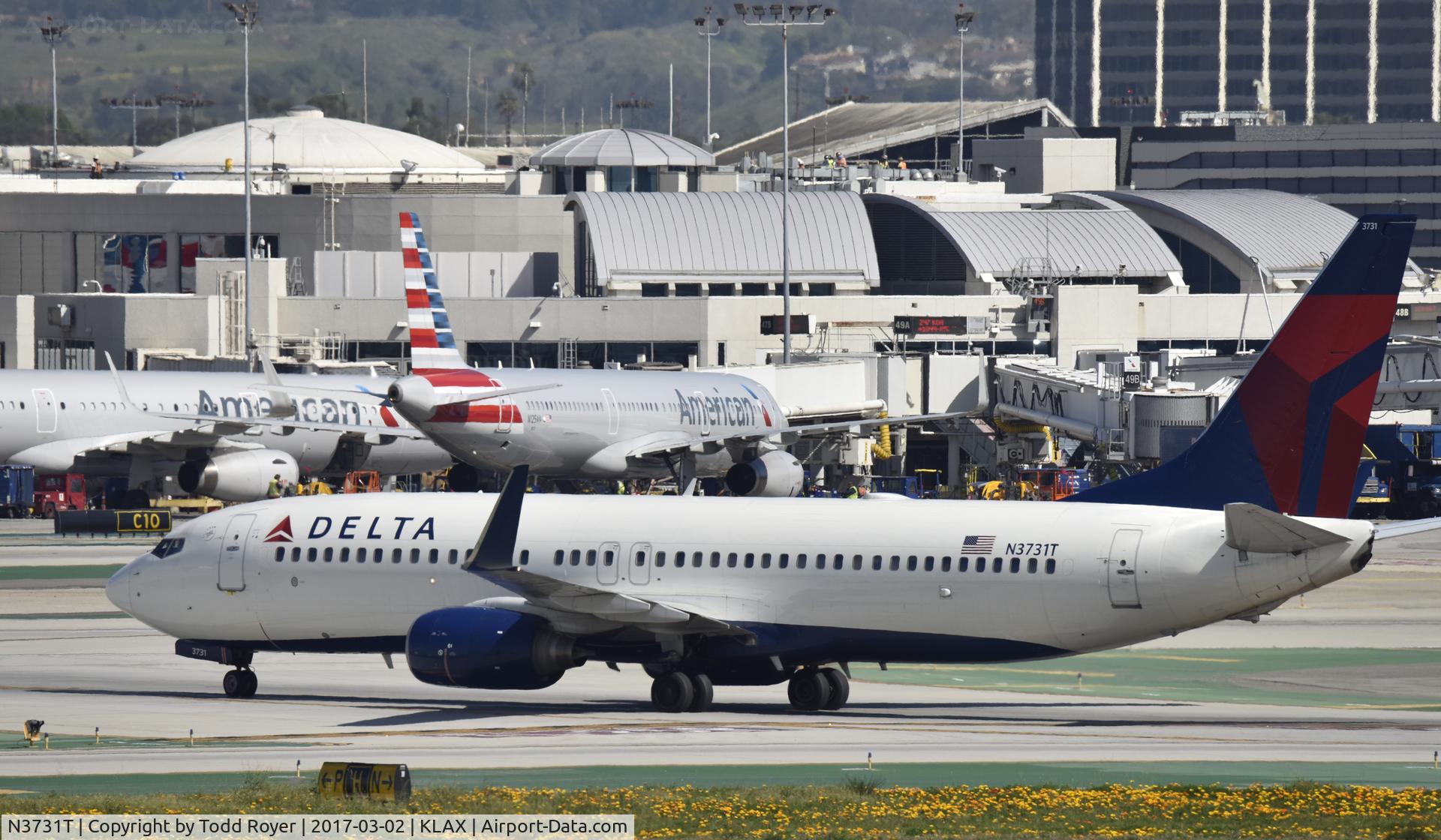 N3731T, 2000 Boeing 737-832 C/N 30775, Arrived at LAX on 25L