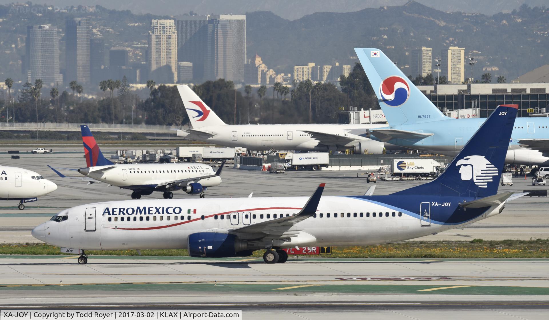 XA-JOY, 2007 Boeing 737-852 C/N 35121-2327, Arrived at LAX on 25L
