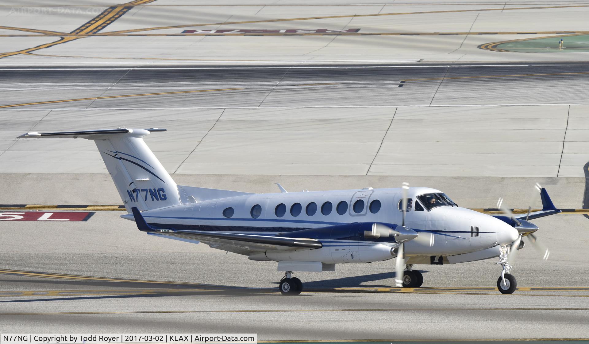 N77NG, 2016 Beechcraft Super King Air 350 C/N FL-1048, Taxiing to parking at LAX