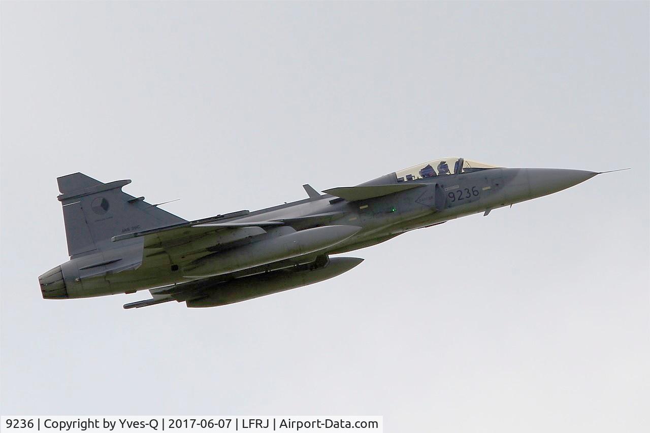 9236, Saab JAS-39C Gripen C/N 39236, Saab JAS-39C Gripen, Take off rwy 26, Landivisiau Naval Air Base (LFRJ) Tiger Meet 2017