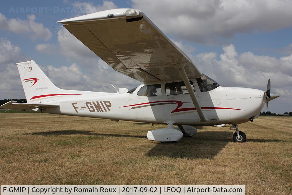 F-GMIP, 2009 Cessna 172S Skyhawk SP C/N 172S11019, Parked