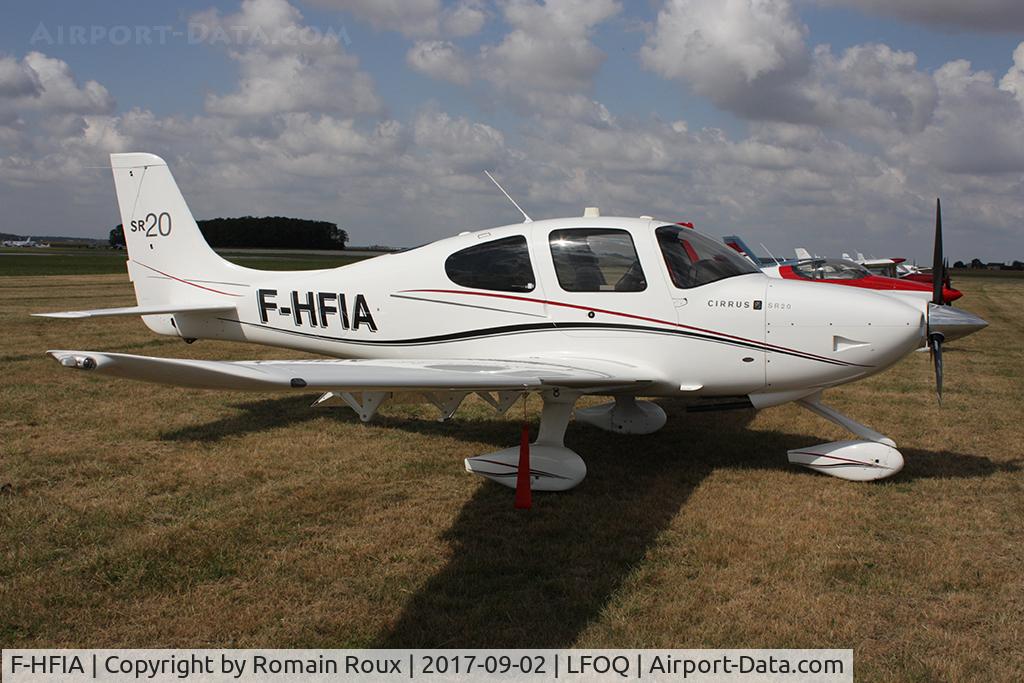 F-HFIA, Cirrus SR20 C/N 2090, Parked