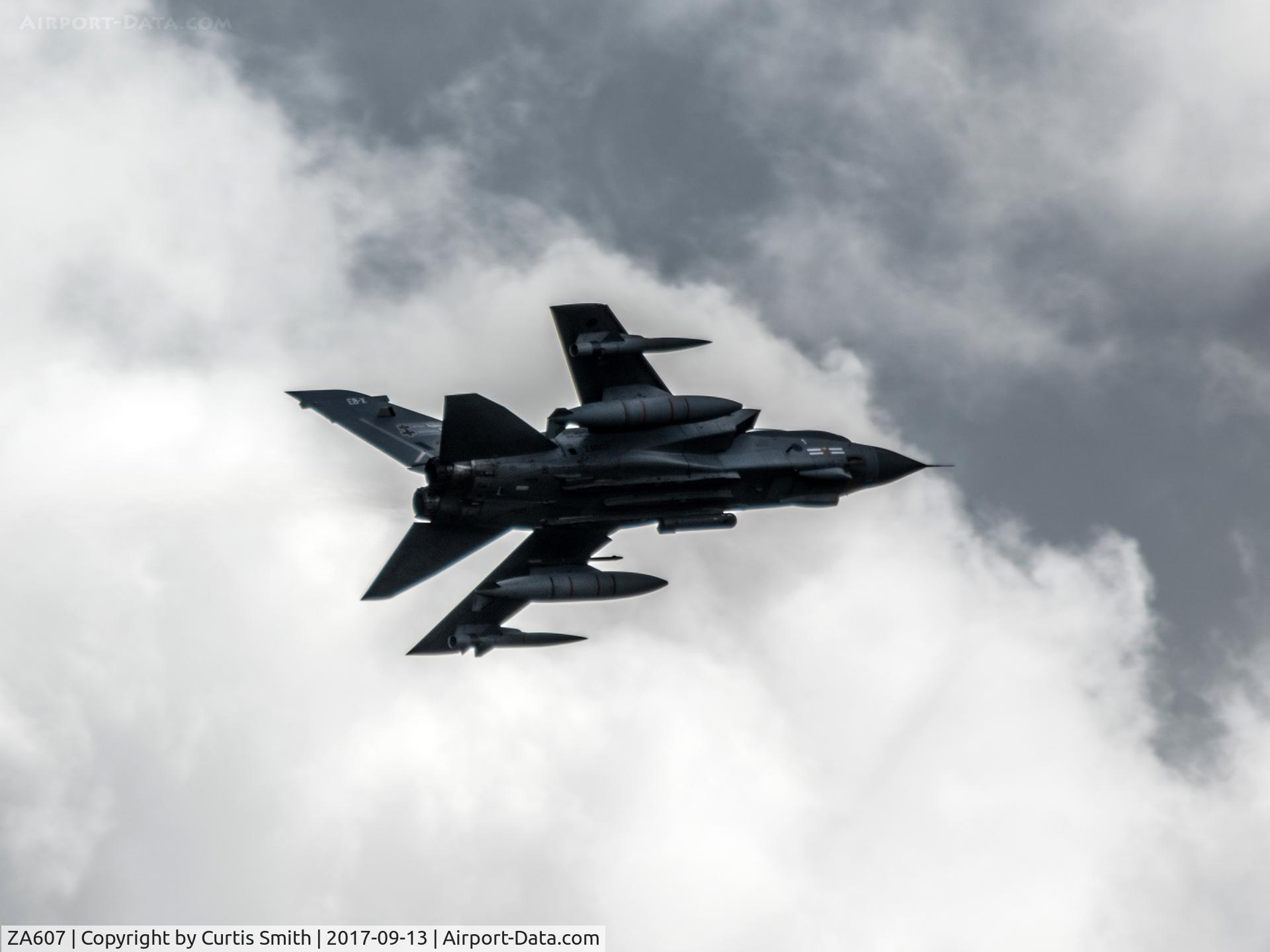 ZA607, 1982 Panavia Tornado GR.4 C/N 138/BS044/3071, Tornado GR4 seen from Mach Loop, Wales.