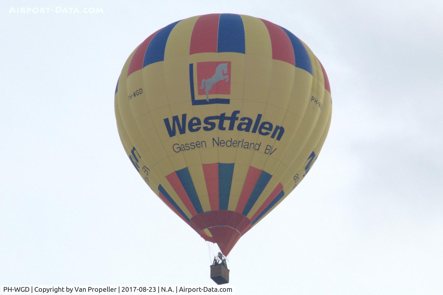 PH-WGD, 2014 Cameron Z-140 C/N 11810, Cameron Z-140 balloon during Twente Ballooning 2017 at Oldenzaal, the Netherlands