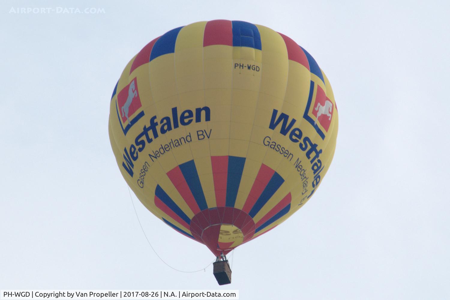 PH-WGD, 2014 Cameron Z-140 C/N 11810, Cameron Z-140 balloon during Twente Ballooning 2017 at Oldenzaal, the Netherlands