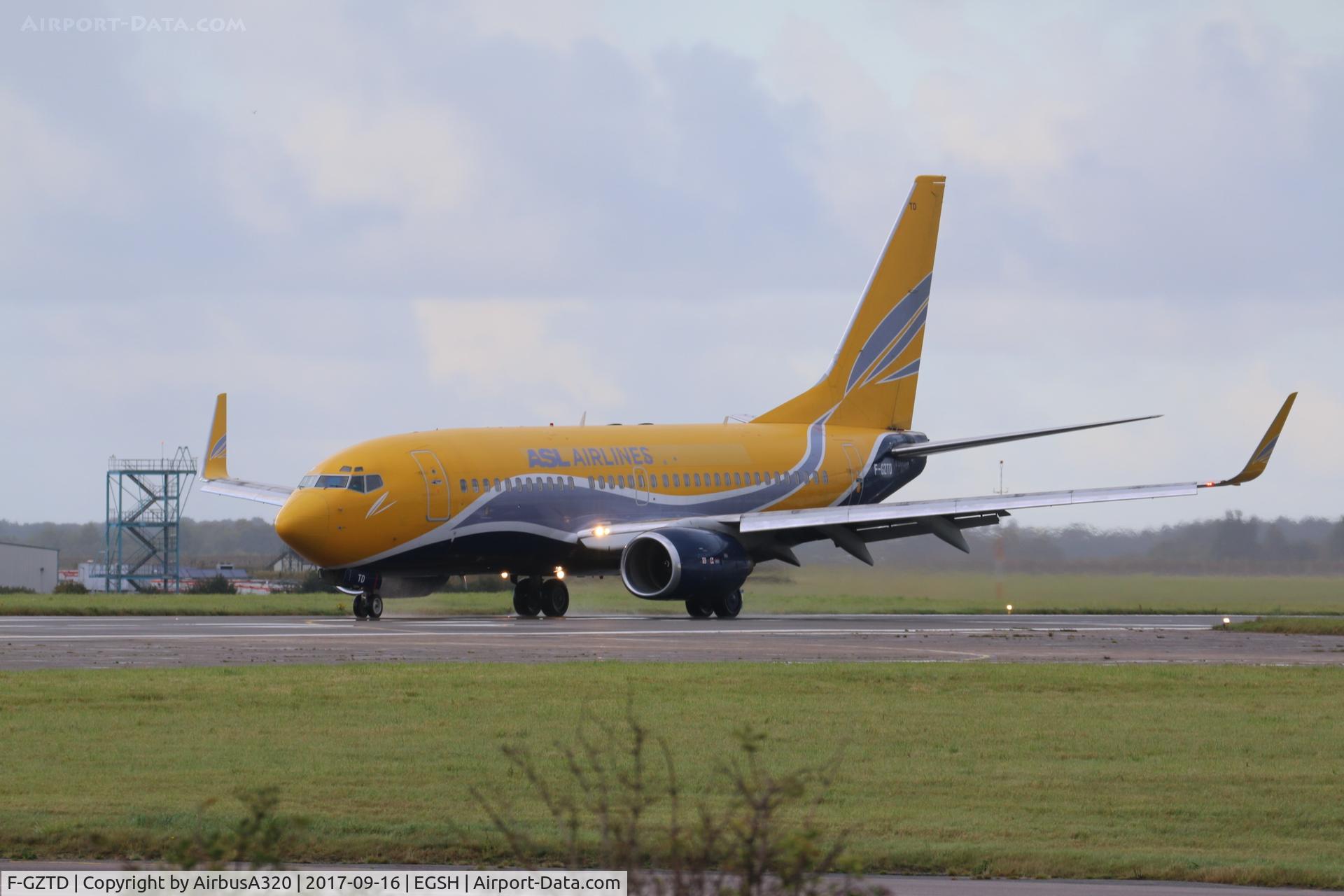 F-GZTD, 2003 Boeing 737-73V C/N 32418, Arriving on a wet yucky day operating charter for Newmarket  to Naples