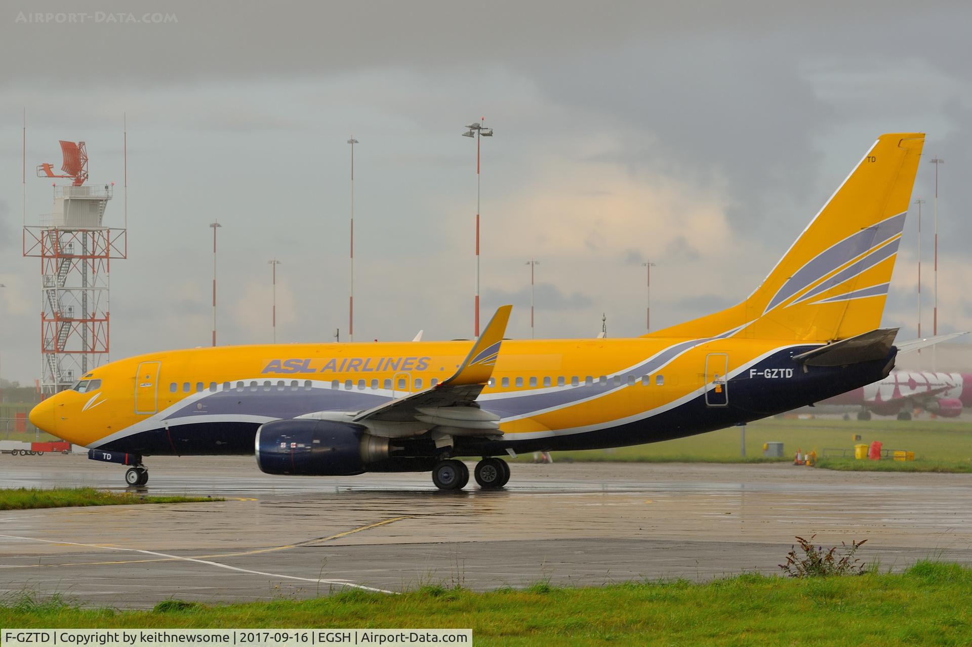 F-GZTD, 2003 Boeing 737-73V C/N 32418, Leaving Norwich for Naples.