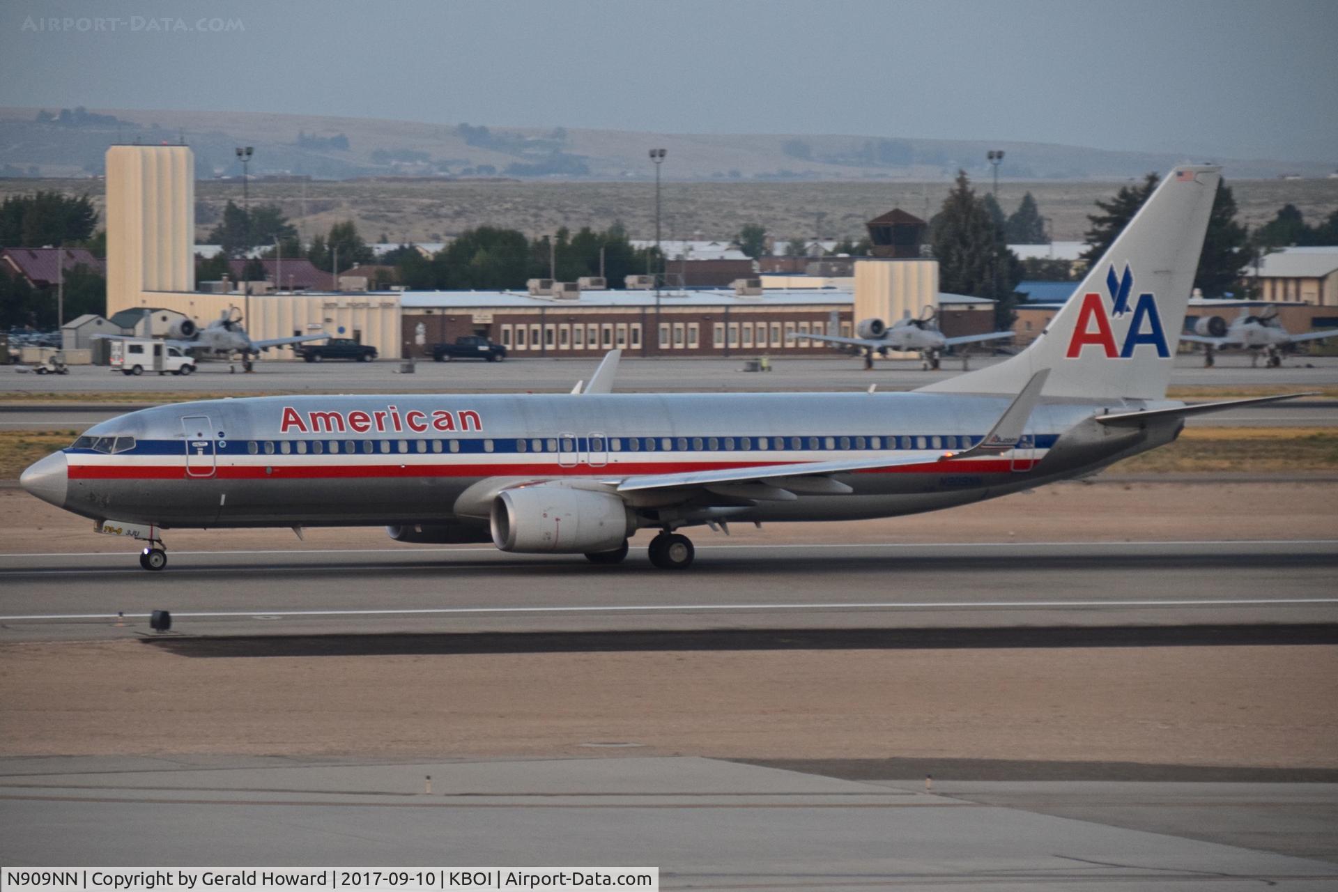 N909NN, 2012 Boeing 737-823 C/N 31159, Take off roll on RWY 10L.