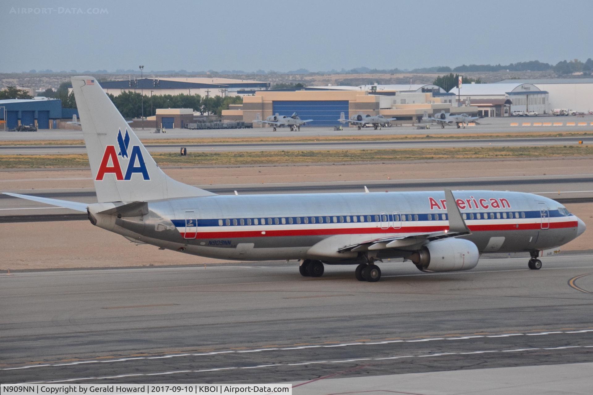 N909NN, 2012 Boeing 737-823 C/N 31159, Taxiing on Alpha to RWY 10L.