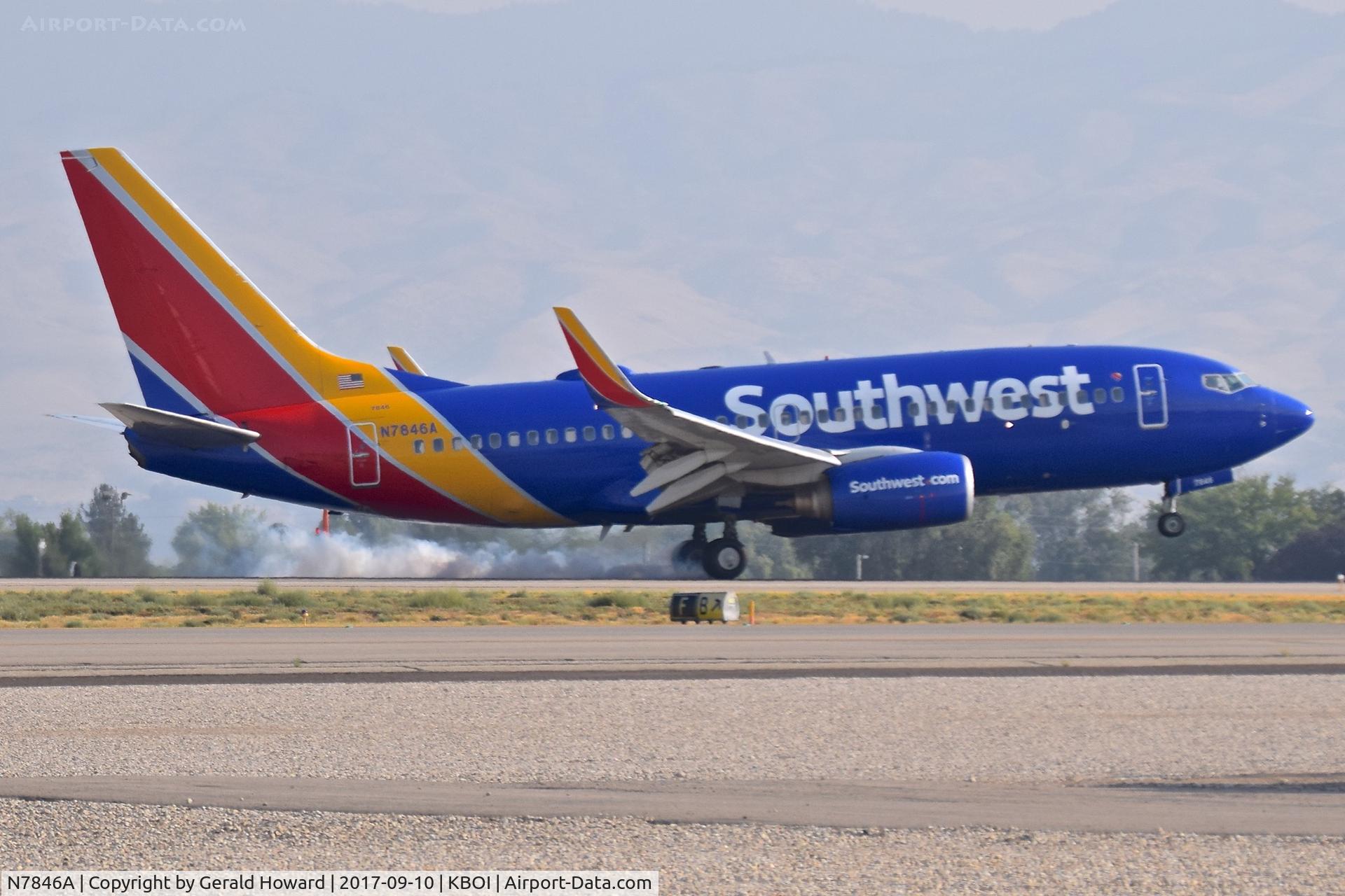 N7846A, 2007 Boeing 737-76N C/N 35218/2342, Touch down on RWY 10R.