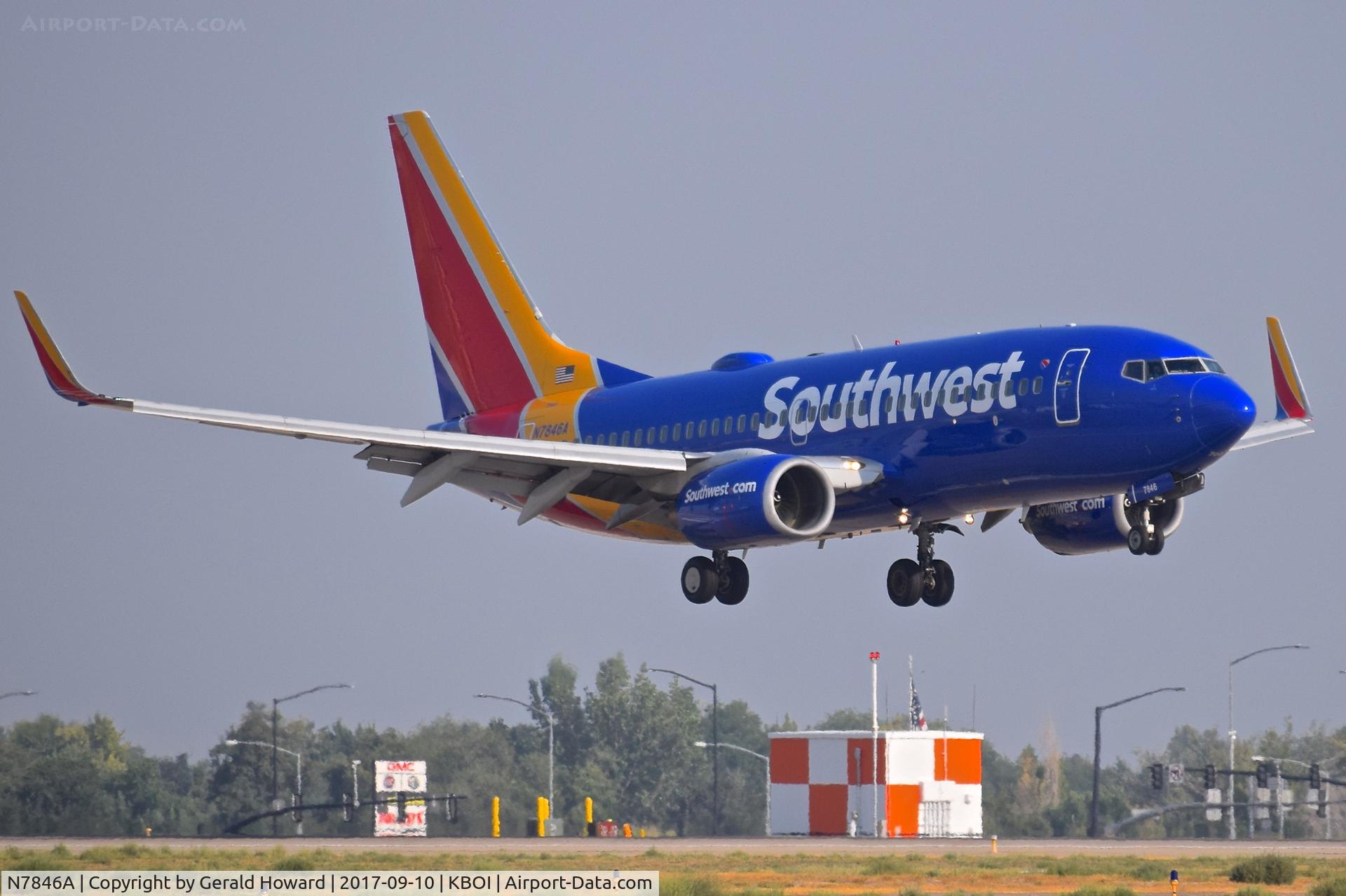 N7846A, 2007 Boeing 737-76N C/N 35218/2342, Landing RWY 10R.