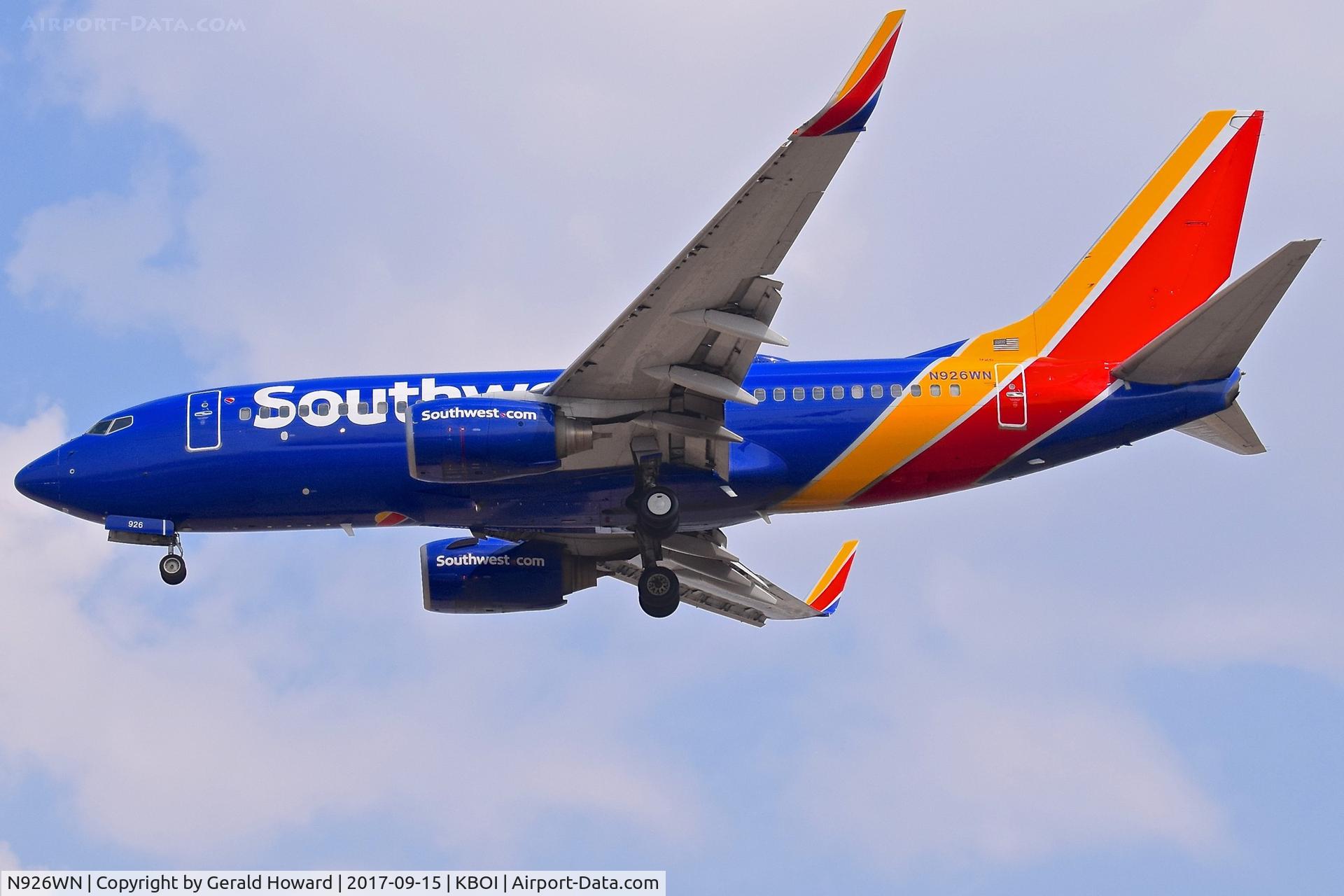 N926WN, 2008 Boeing 737-7H4 C/N 36629, Landing RWY 28L.