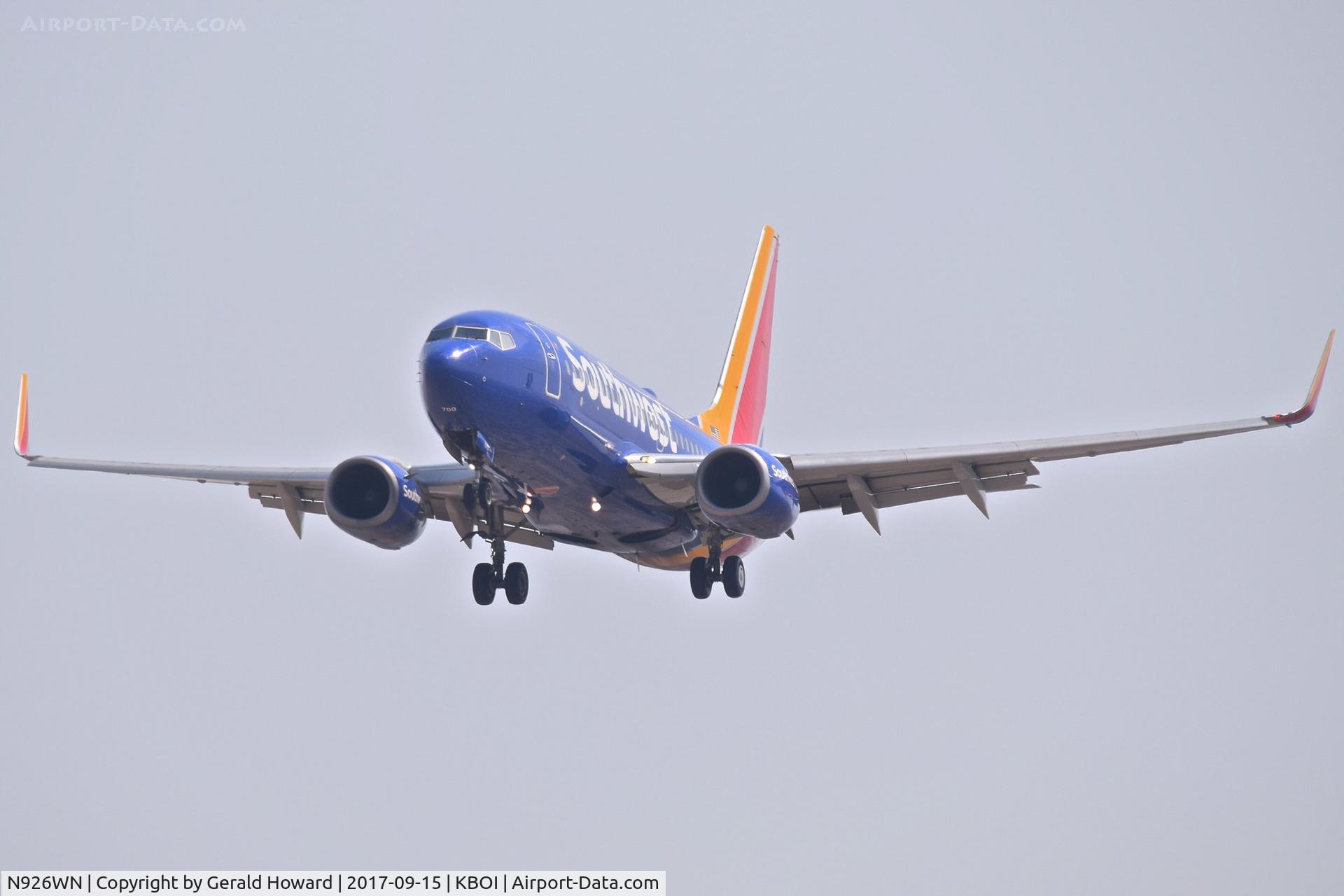 N926WN, 2008 Boeing 737-7H4 C/N 36629, On approach to RWY 28L.