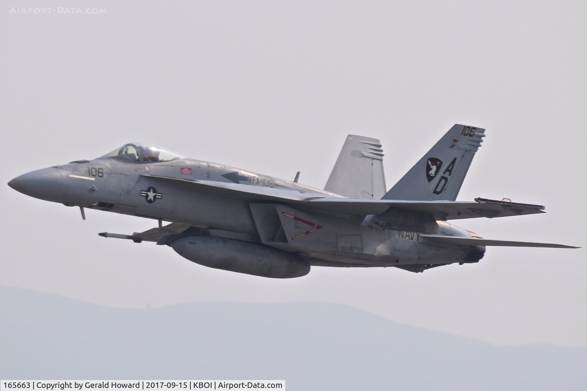 165663, Boeing F/A-18E Super Hornet C/N 1509/E017, Departing RWY 28L.  VFA-106 