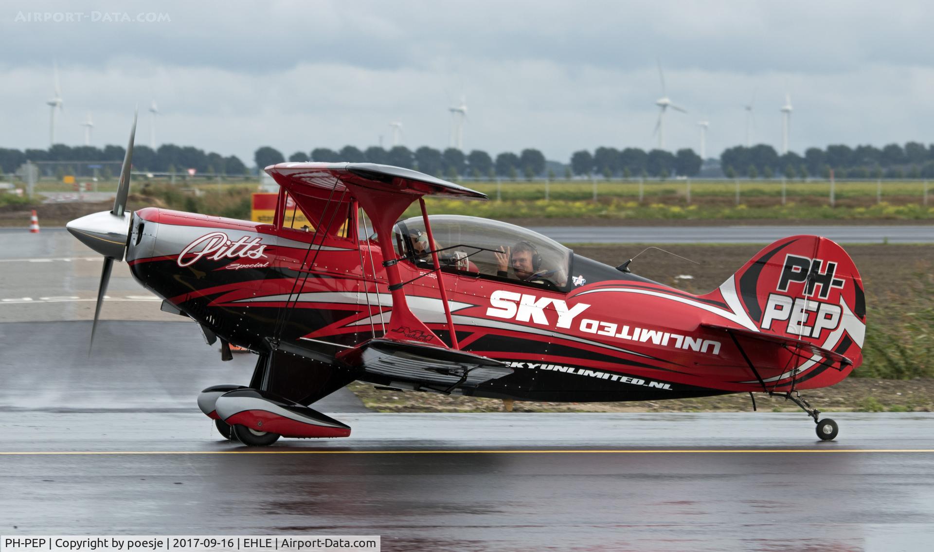 PH-PEP, Aviat Pitts S-2B Special C/N 5251, Returning from Heldair 2017