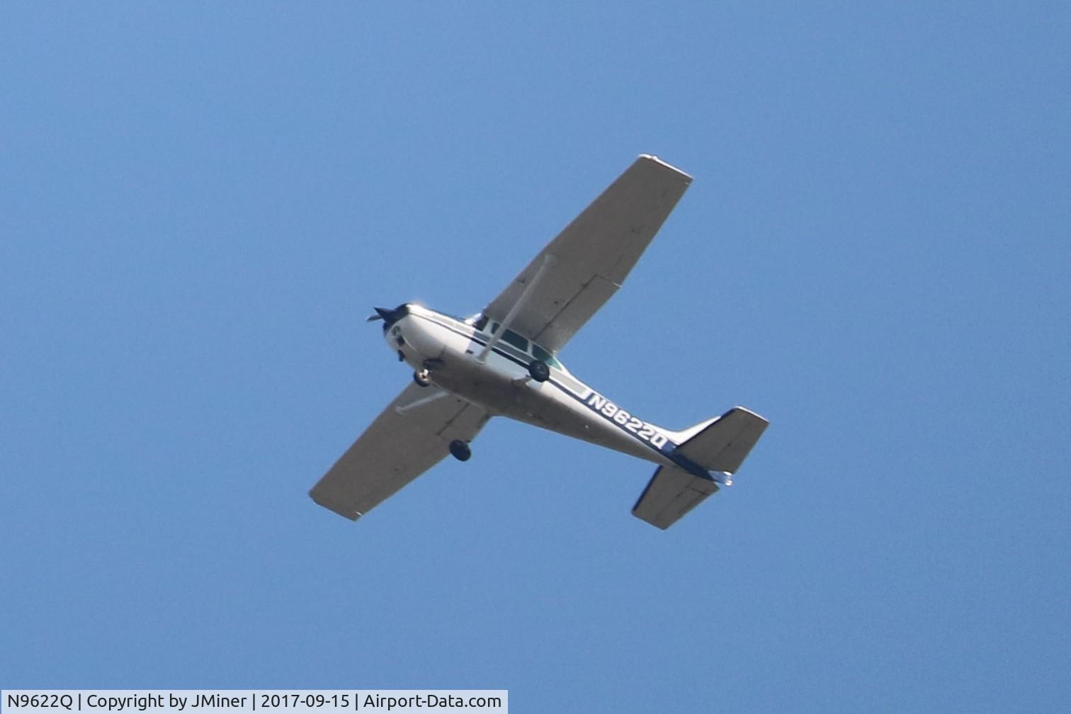 N9622Q, 1975 Cessna 172M C/N 17265707, Flying over Sleepy Hollow, IL.