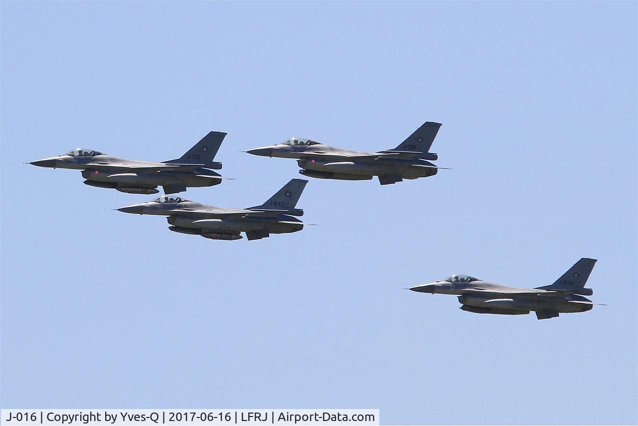 J-016, General Dynamics F-16AM Fighting Falcon C/N 6D-172, Fokker F-16AM Fighting Falcon, Flight over Landivisiau Naval Air Base (LFRJ) Tiger Meet 2017