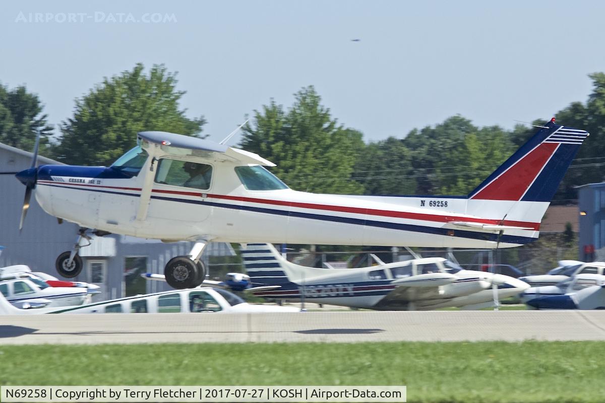 N69258, Cessna 152 C/N 15282587, At 2017 EAA AirVenture at Oshkosh