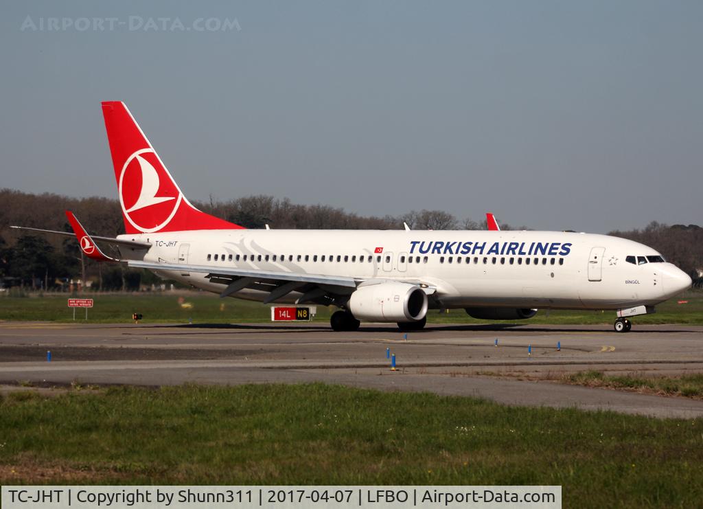 TC-JHT, 2013 Boeing 737-8F2 C/N 42001, Taxiing to the Terminal