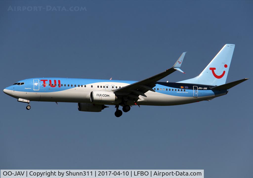 OO-JAV, 2013 Boeing 737-8K5 C/N 40943, Landing rwy 32L