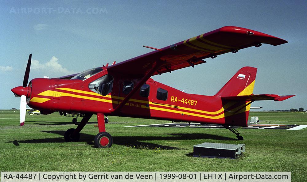 RA-44487, Technoavia SM-92 Finist C/N DOF.00.3100.000.005, Exotic colours on this green airfield