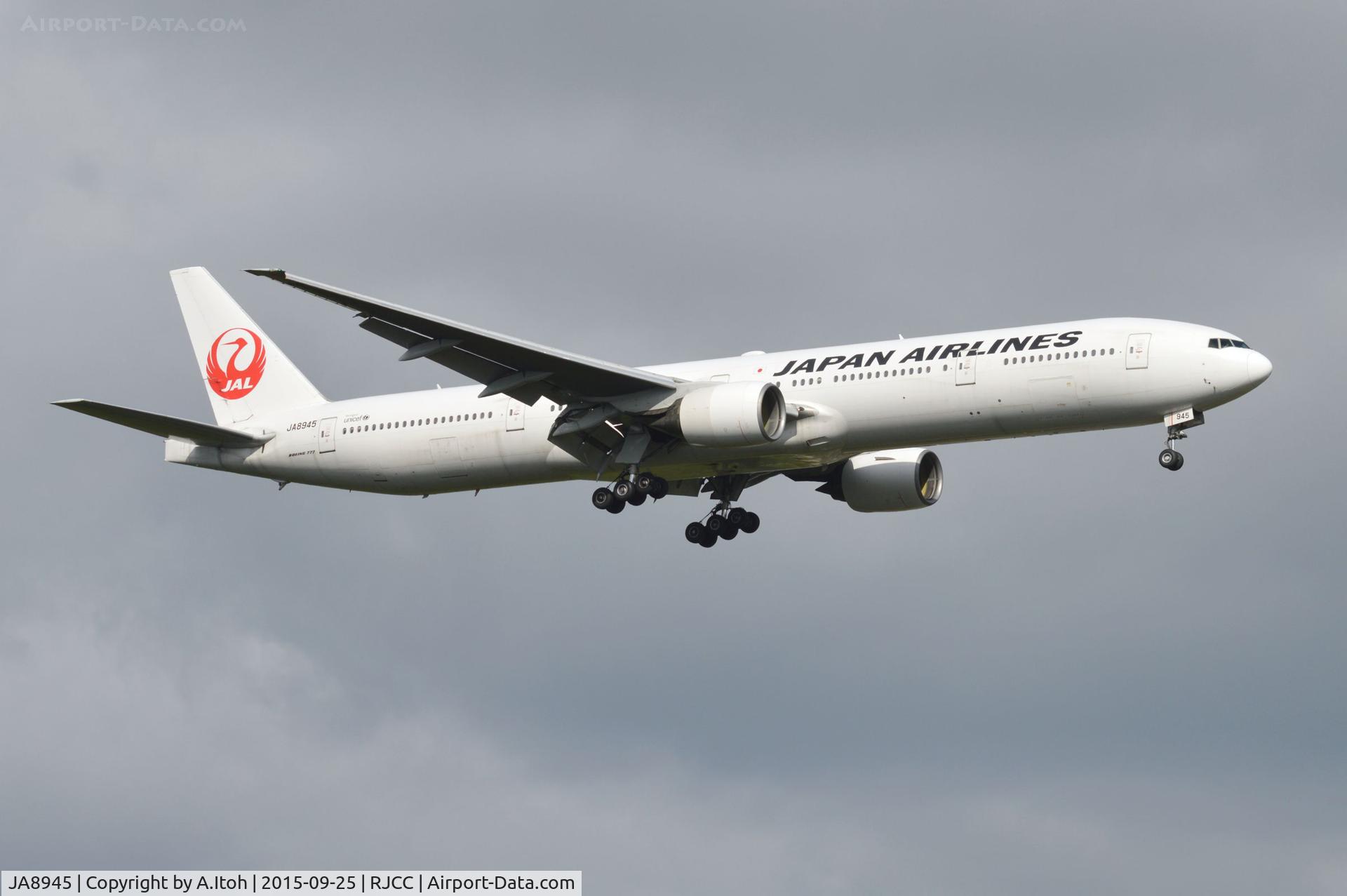 JA8945, 1999 Boeing 777-346 C/N 28397, APP RWY 19L