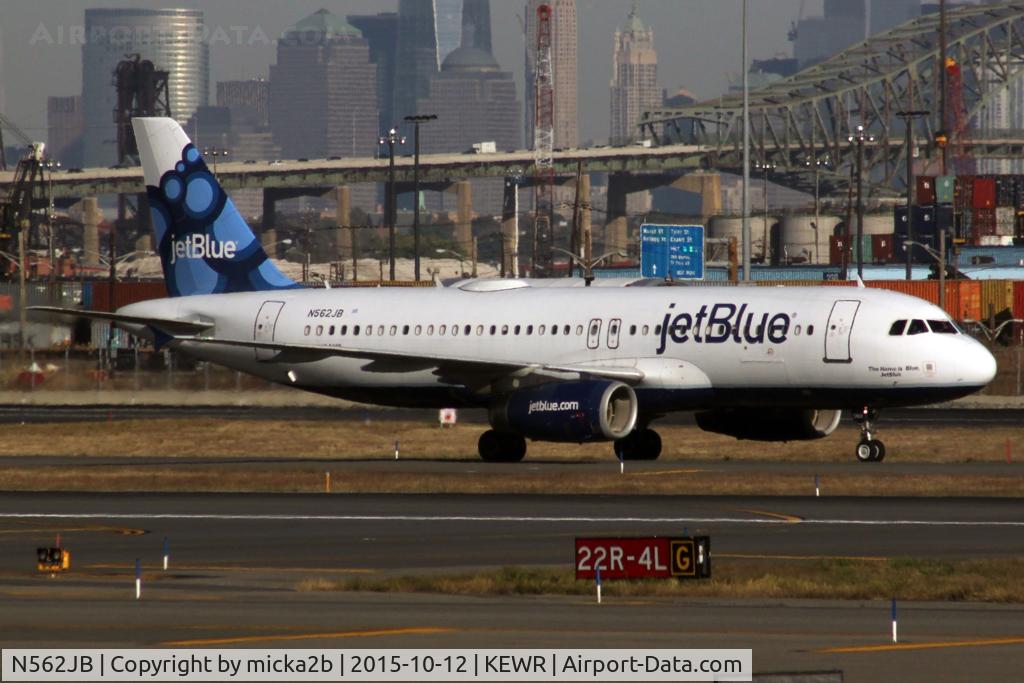 N562JB, 2003 Airbus A320-232 C/N 1948, Taxiing
