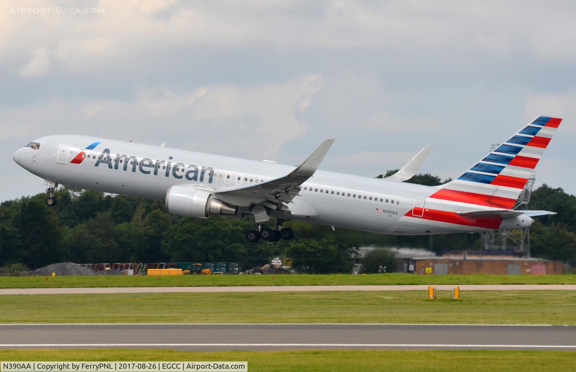 N390AA, 1995 Boeing 767-323 C/N 27450, American B763 departing