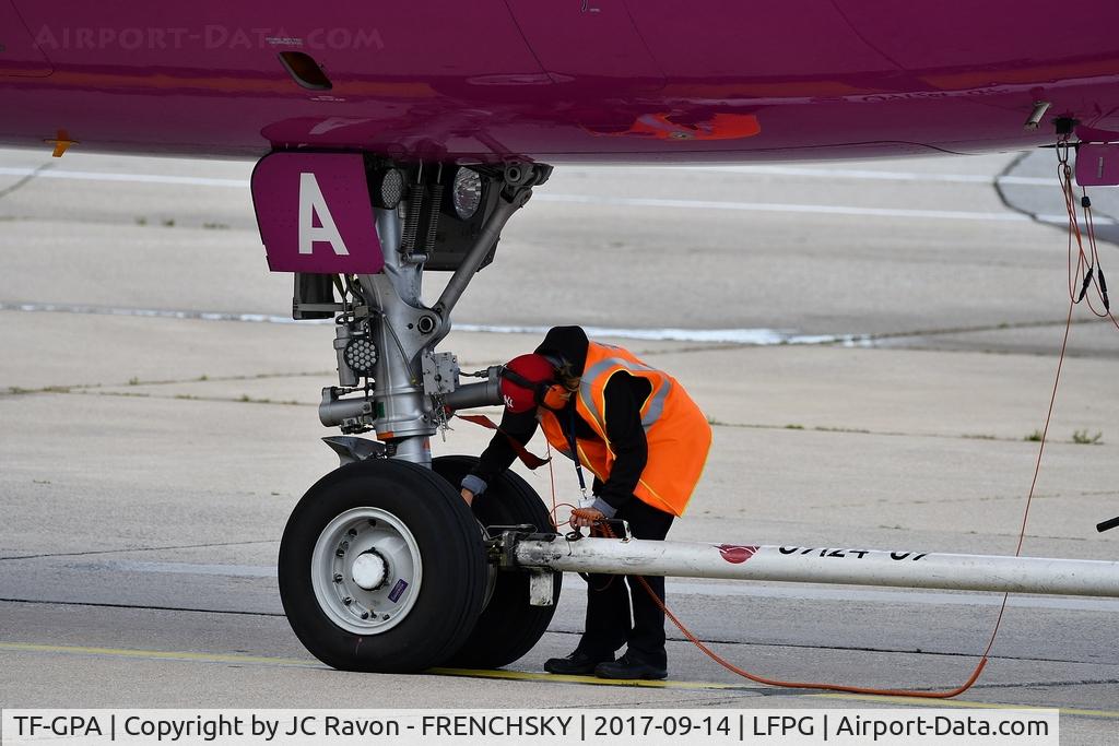 TF-GPA, 2016 Airbus A321-211 C/N 7237, departure at CDG T1 for WW409 ((Wow Air) to KEFLAVÍK