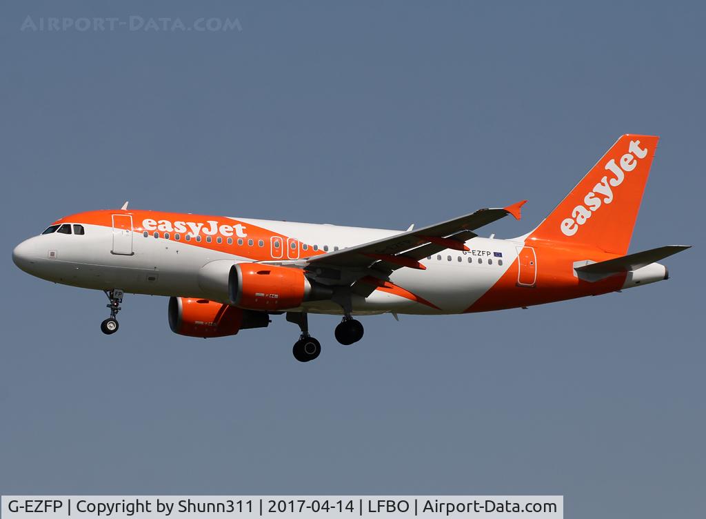 G-EZFP, 2009 Airbus A319-111 C/N 4087, Landing rwy 32L in new c/s