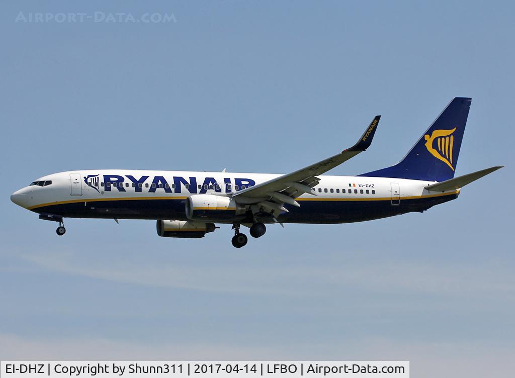 EI-DHZ, 2005 Boeing 737-8AS C/N 33583, Landing rwy 32L