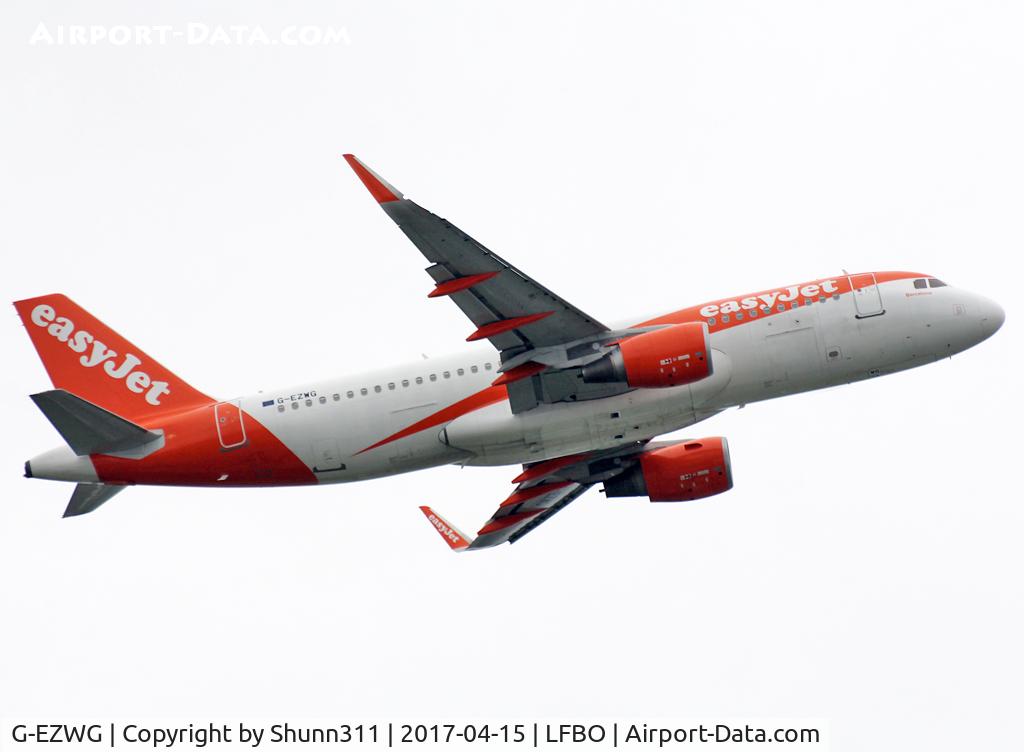 G-EZWG, 2012 Airbus A320-214 C/N 5318, Climbing after take off from rwy 32R in new c/s
