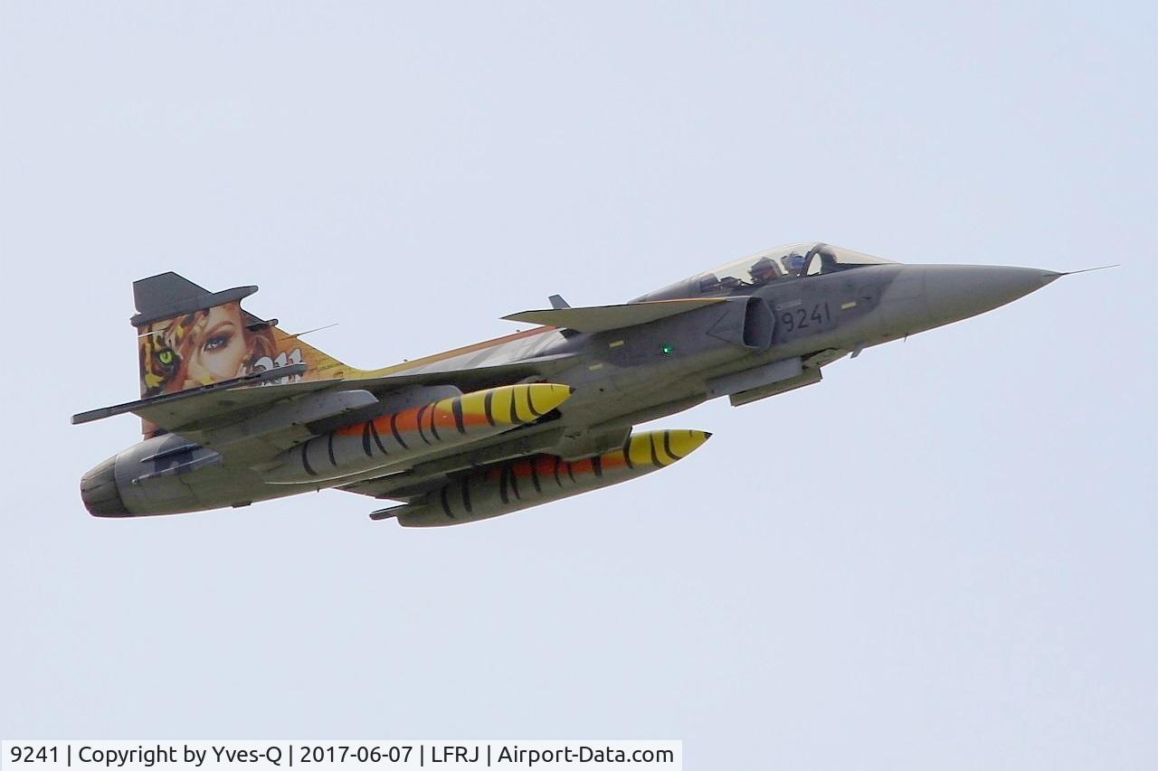 9241, Saab JAS-39C Gripen C/N 39241, Saab JAS-39C Gripen, Take off rwy 26, Landivisiau Naval Air Base (LFRJ) Tiger Meet 2017