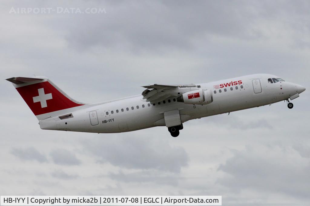 HB-IYY, 1998 British Aerospace Avro 146-RJ100 C/N E3339, Take off